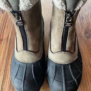 Sorel Crestwynd Thermolite women’s size 6 front zip brown suede boots